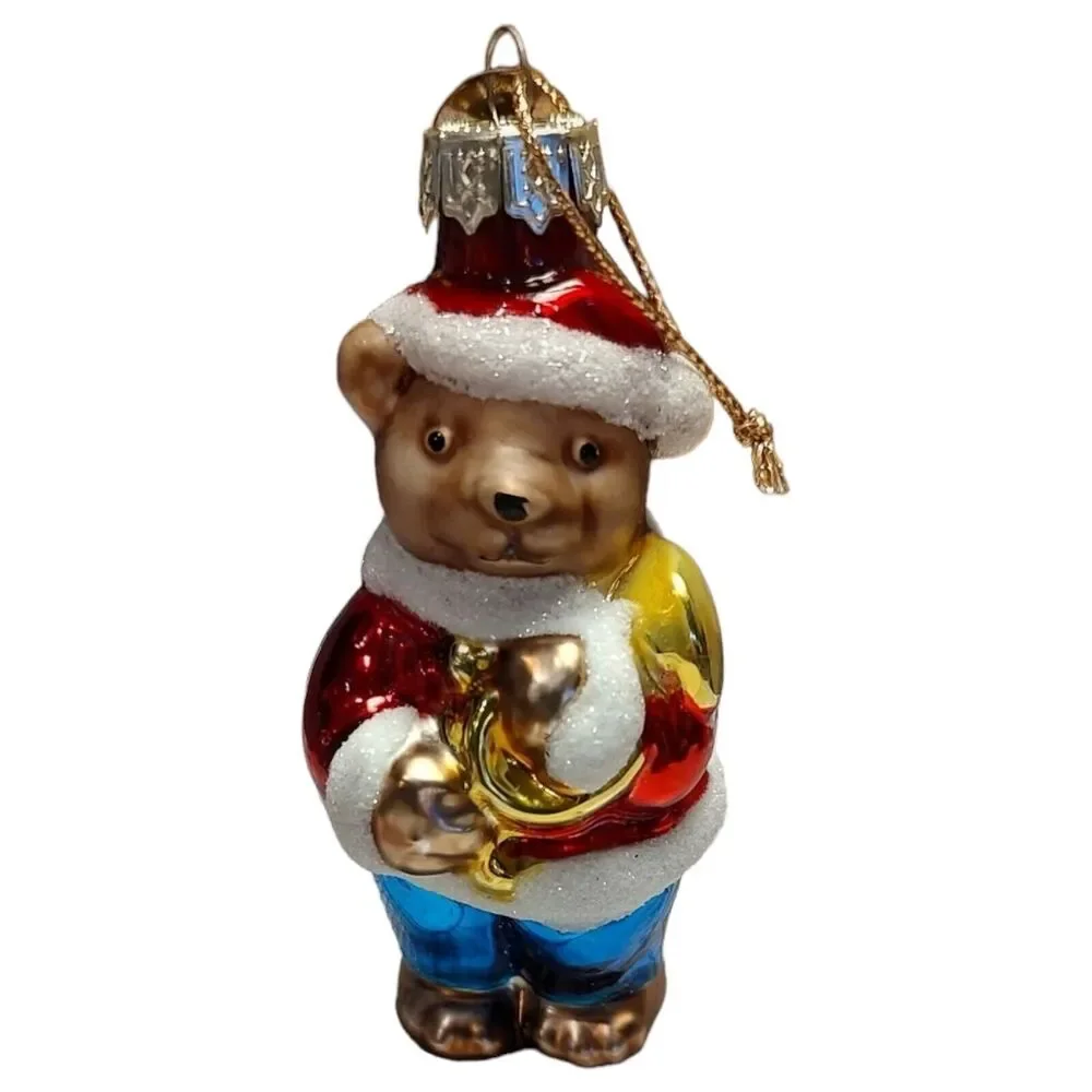 Thomas Pacconi approximately wear santa